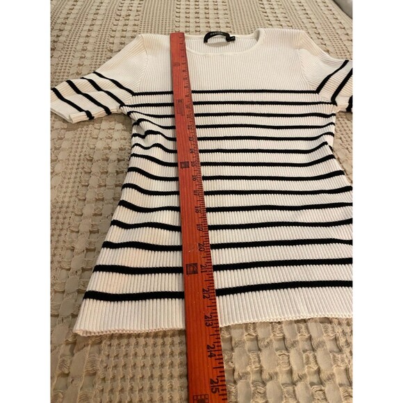 Zesica Sweater Size XL Fits Like Medium Cream Black Striped  Short Sleeve Casual - Picture 9 of 9